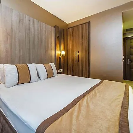 Hotel Royal Capital Cekirge 3*